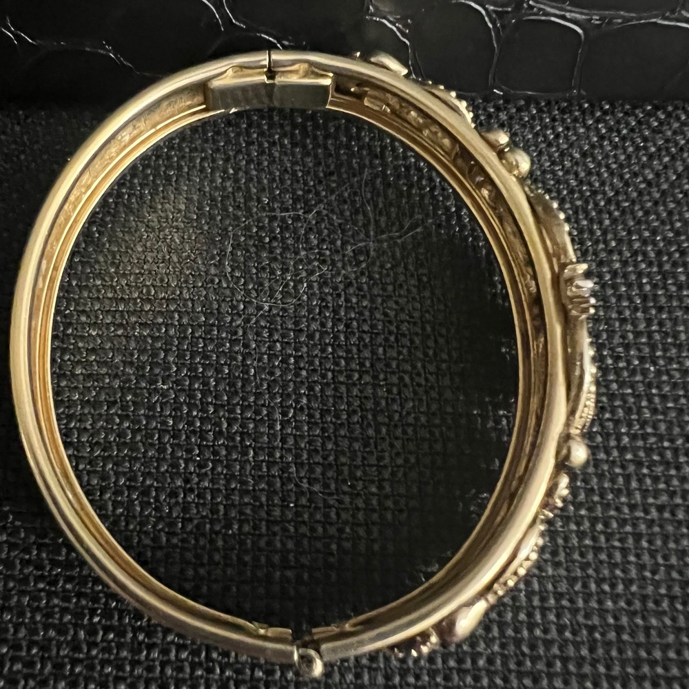 Avon Vintage Gold Tone Purple Rhinestone Pearl Hinged Bangle Bracelet Victorian - Picture 6 of 9